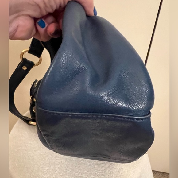 GUC   B. Makowsky Blue Leather Shoulder Bag - Picture 8 of 15